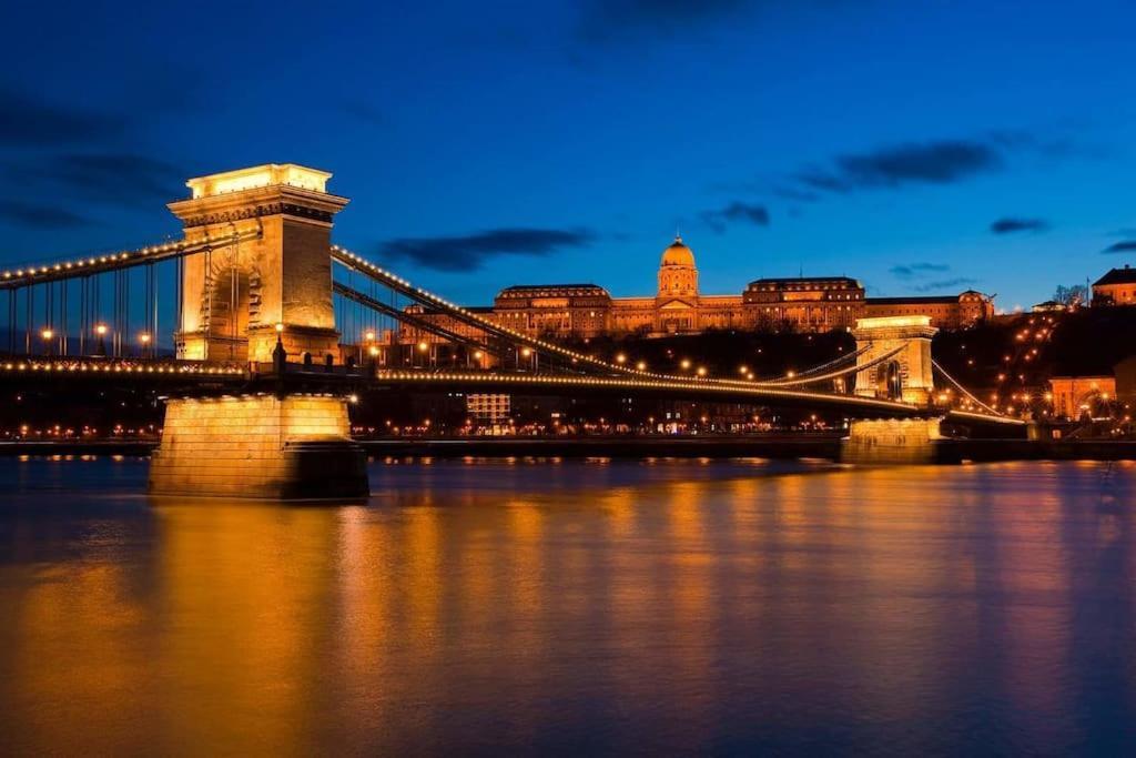 Luxury Apartment In The City Center With Parking Budapest Exterior photo