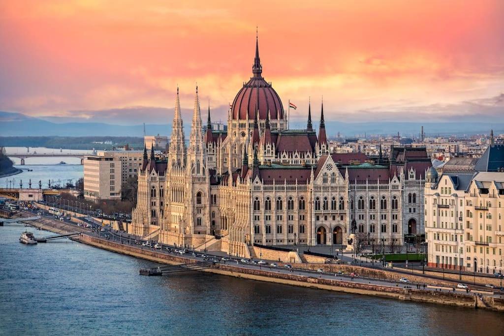 Luxury Apartment In The City Center With Parking Budapest Exterior photo